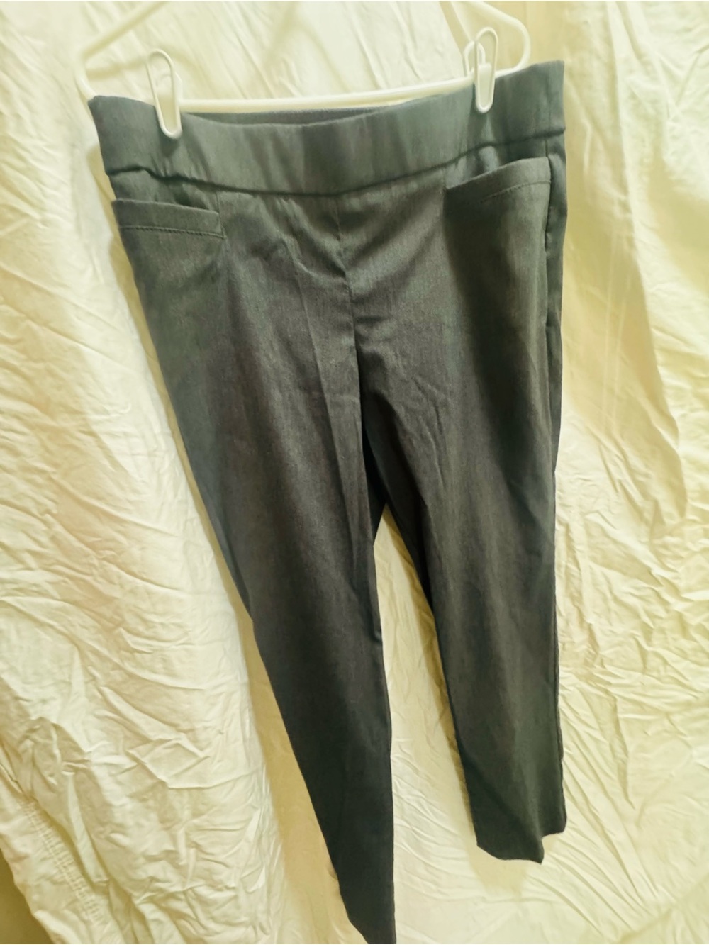 Liz Claiborne Charcoal Cropped Pull-On Ponte Pants